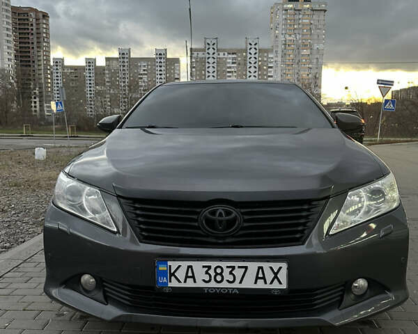 Сірий Тойота Камрі, об'ємом двигуна 2.49 л та пробігом 220 тис. км за 11500 $, фото 1 на Automoto.ua