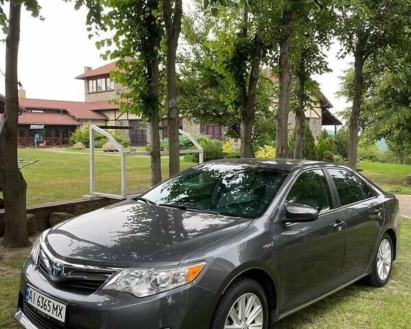 Серый Тойота Камри, объемом двигателя 2.49 л и пробегом 229 тыс. км за 12800 $, фото 1 на Automoto.ua