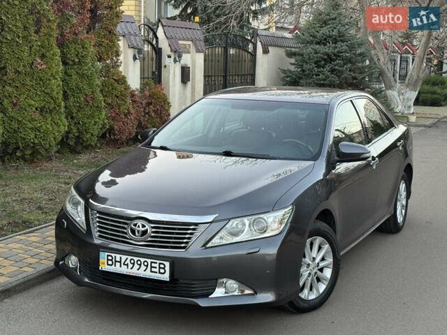 Серый Тойота Камри, объемом двигателя 2.5 л и пробегом 164 тыс. км за 12900 $, фото 1 на Automoto.ua