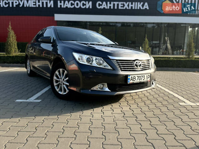 Серый Тойота Камри, объемом двигателя 2.5 л и пробегом 182 тыс. км за 13600 $, фото 1 на Automoto.ua