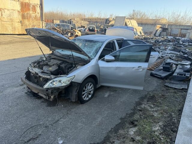 Серый Тойота Камри, объемом двигателя 0 л и пробегом 250 тыс. км за 3000 $, фото 1 на Automoto.ua