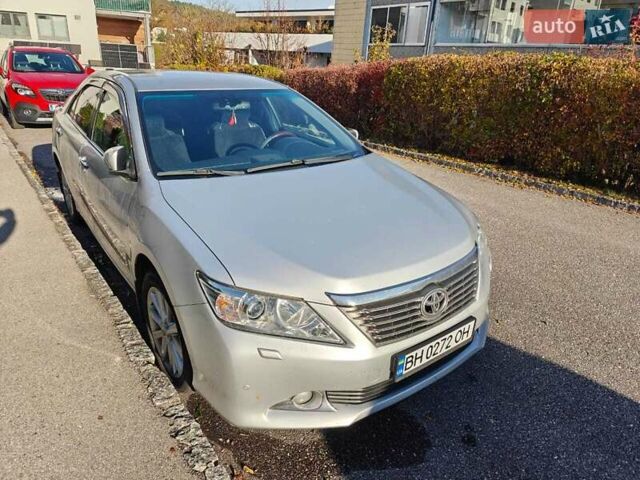 Серый Тойота Камри, объемом двигателя 2.49 л и пробегом 200 тыс. км за 12950 $, фото 1 на Automoto.ua