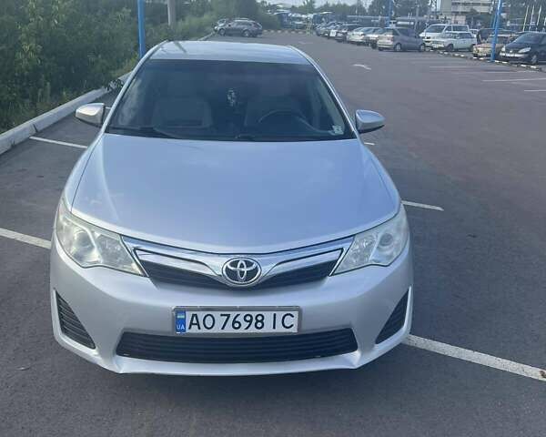 Серый Тойота Камри, объемом двигателя 2.49 л и пробегом 193 тыс. км за 10000 $, фото 1 на Automoto.ua