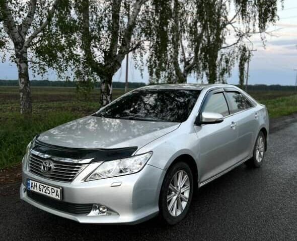 Серый Тойота Камри, объемом двигателя 2.5 л и пробегом 250 тыс. км за 12800 $, фото 1 на Automoto.ua