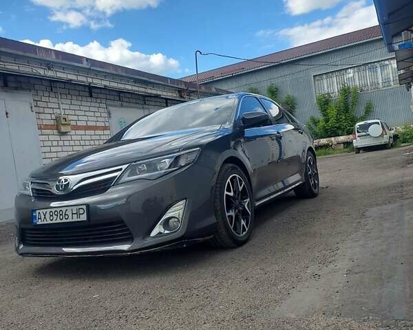 Серый Тойота Камри, объемом двигателя 2.49 л и пробегом 188 тыс. км за 13200 $, фото 1 на Automoto.ua