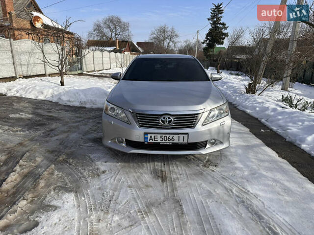 Серый Тойота Камри, объемом двигателя 2.49 л и пробегом 218 тыс. км за 11500 $, фото 1 на Automoto.ua