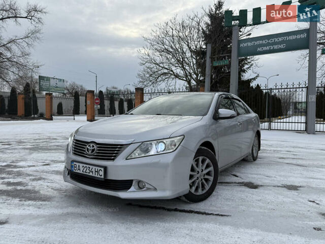 Сірий Тойота Камрі, об'ємом двигуна 2.5 л та пробігом 225 тис. км за 12500 $, фото 1 на Automoto.ua