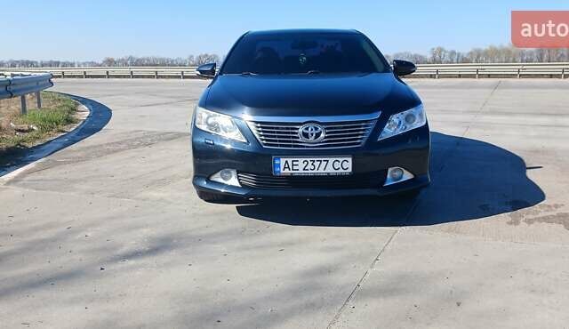 Серый Тойота Камри, объемом двигателя 2.5 л и пробегом 202 тыс. км за 12400 $, фото 1 на Automoto.ua