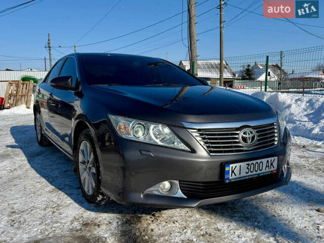 Сірий Тойота Камрі, об'ємом двигуна 2.49 л та пробігом 229 тис. км за 14999 $, фото 1 на Automoto.ua