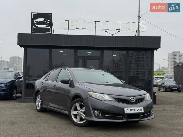 Сірий Тойота Камрі, об'ємом двигуна 2.49 л та пробігом 316 тис. км за 11790 $, фото 1 на Automoto.ua