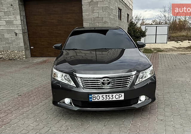 Серый Тойота Камри, объемом двигателя 2.49 л и пробегом 252 тыс. км за 11499 $, фото 1 на Automoto.ua