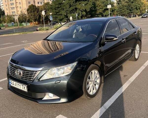 Серый Тойота Камри, объемом двигателя 2.5 л и пробегом 175 тыс. км за 16500 $, фото 1 на Automoto.ua