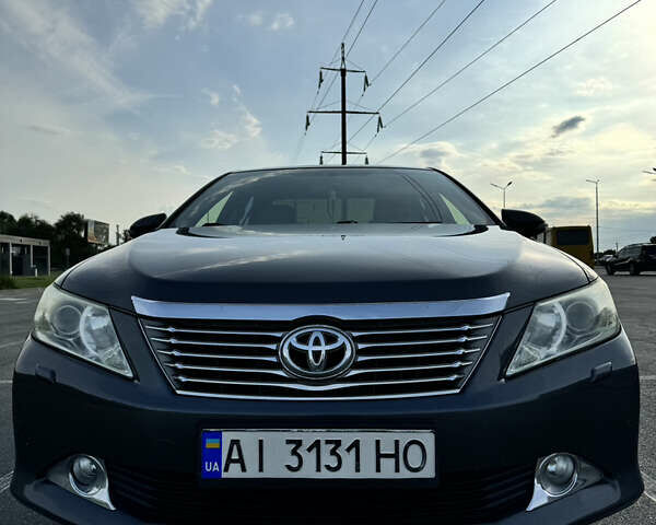 Серый Тойота Камри, объемом двигателя 2.49 л и пробегом 240 тыс. км за 12900 $, фото 1 на Automoto.ua
