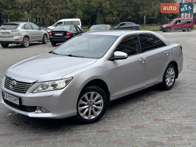 Серый Тойота Камри, объемом двигателя 2.49 л и пробегом 220 тыс. км за 12799 $, фото 1 на Automoto.ua