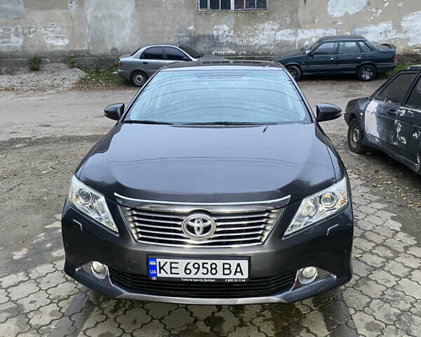 Сірий Тойота Камрі, об'ємом двигуна 2.5 л та пробігом 179 тис. км за 16000 $, фото 1 на Automoto.ua