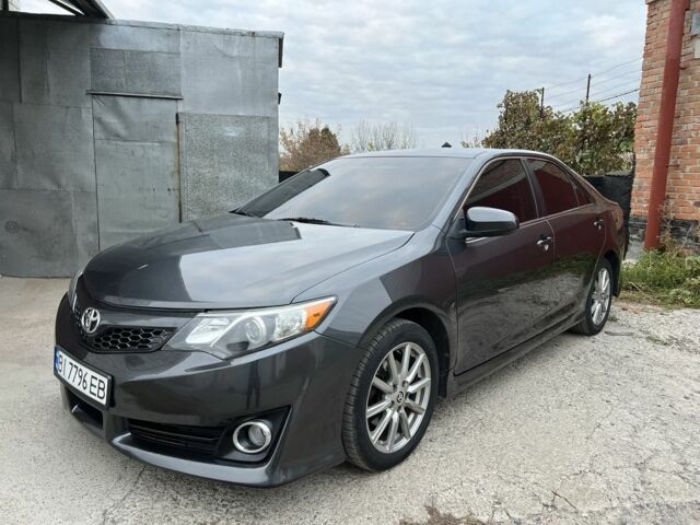 Серый Тойота Камри, объемом двигателя 2.5 л и пробегом 240 тыс. км за 8700 $, фото 1 на Automoto.ua