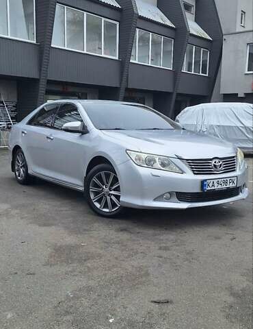 Серый Тойота Камри, объемом двигателя 2.49 л и пробегом 183 тыс. км за 14000 $, фото 1 на Automoto.ua