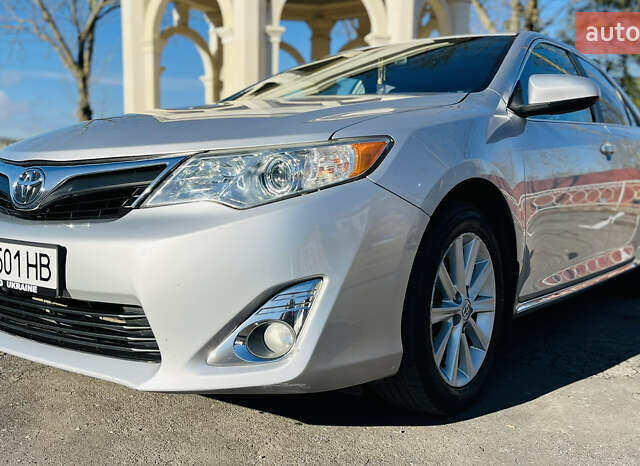 Серый Тойота Камри, объемом двигателя 2.5 л и пробегом 155 тыс. км за 13000 $, фото 1 на Automoto.ua