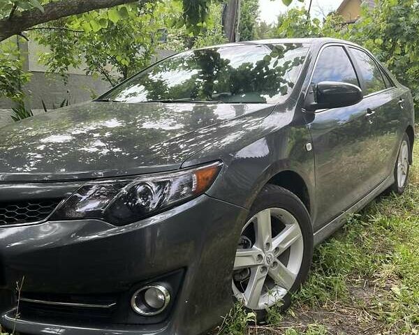 Сірий Тойота Камрі, об'ємом двигуна 2.49 л та пробігом 290 тис. км за 9500 $, фото 1 на Automoto.ua