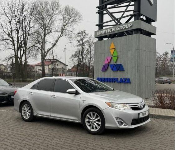 Серый Тойота Камри, объемом двигателя 2.5 л и пробегом 290 тыс. км за 11400 $, фото 1 на Automoto.ua