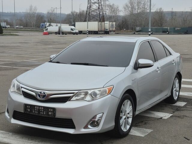 Серый Тойота Камри, объемом двигателя 0 л и пробегом 177 тыс. км за 12500 $, фото 1 на Automoto.ua