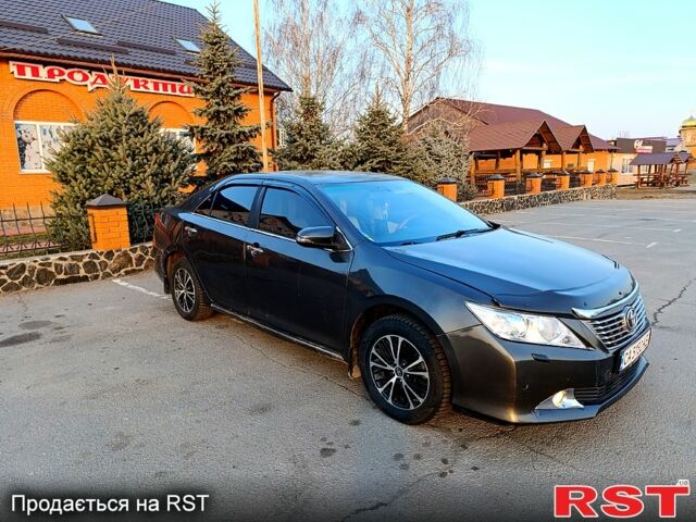 Серый Тойота Камри, объемом двигателя 2.5 л и пробегом 250 тыс. км за 8500 $, фото 1 на Automoto.ua