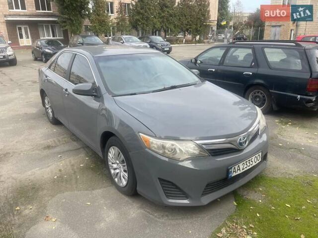 Тойота Камри 2013 в Киеве на Automoto.ua Серый Тойота Камри, объемом двигателя 2.49 л и пробегом 568 тыс. км за 9000 $, фото 1 на Automoto.ua