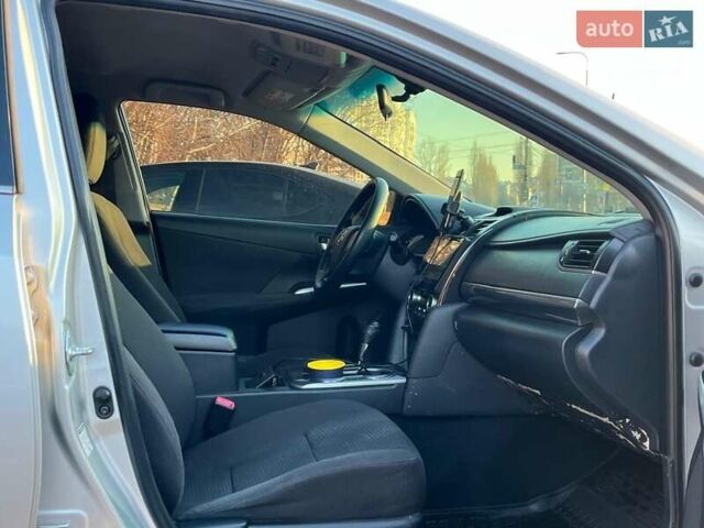 Сірий Тойота Камрі, об'ємом двигуна 2.5 л та пробігом 192 тис. км за 12700 $, фото 1 на Automoto.ua