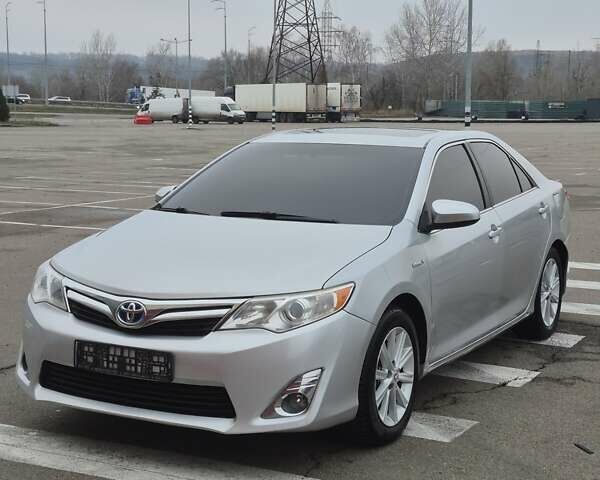 Сірий Тойота Камрі, об'ємом двигуна 2.5 л та пробігом 177 тис. км за 12500 $, фото 1 на Automoto.ua