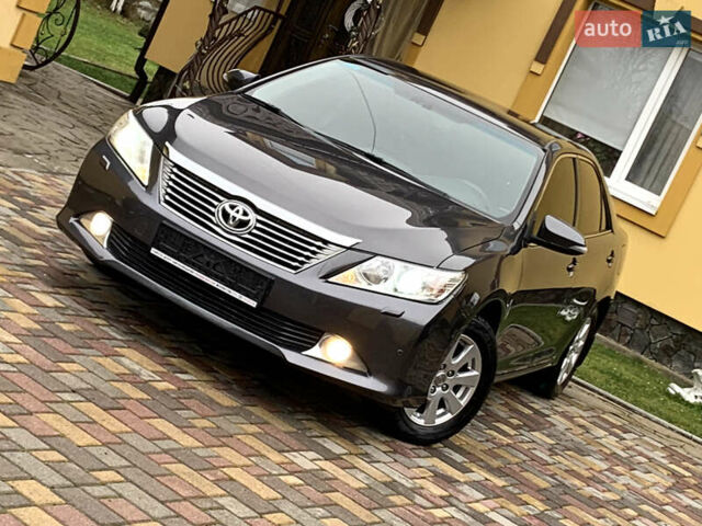 Сірий Тойота Камрі, об'ємом двигуна 2.49 л та пробігом 225 тис. км за 12800 $, фото 1 на Automoto.ua