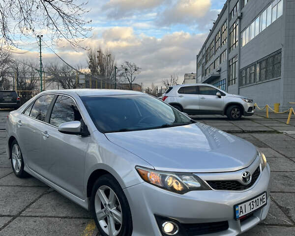 Серый Тойота Камри, объемом двигателя 2.49 л и пробегом 193 тыс. км за 11000 $, фото 1 на Automoto.ua