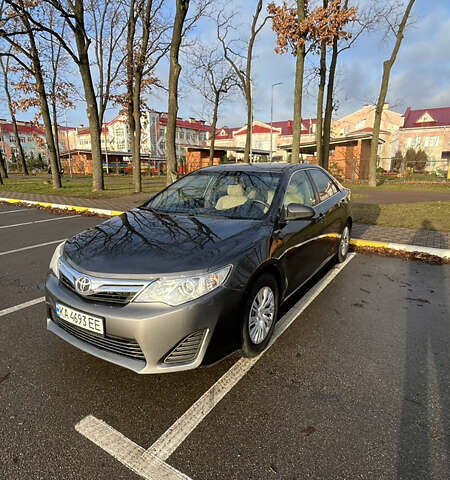 Серый Тойота Камри, объемом двигателя 2.5 л и пробегом 260 тыс. км за 12500 $, фото 1 на Automoto.ua