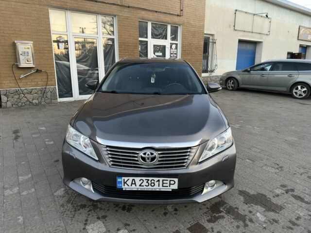 Серый Тойота Камри, объемом двигателя 2.5 л и пробегом 250 тыс. км за 12000 $, фото 1 на Automoto.ua