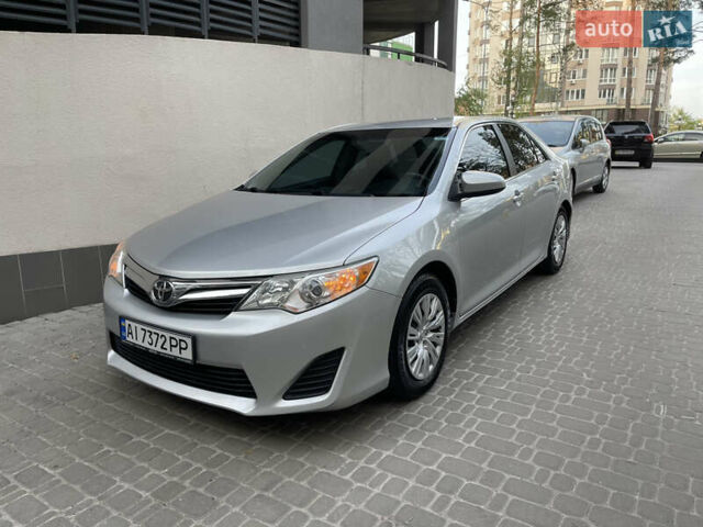 Серый Тойота Камри, объемом двигателя 2.5 л и пробегом 139 тыс. км за 13000 $, фото 1 на Automoto.ua