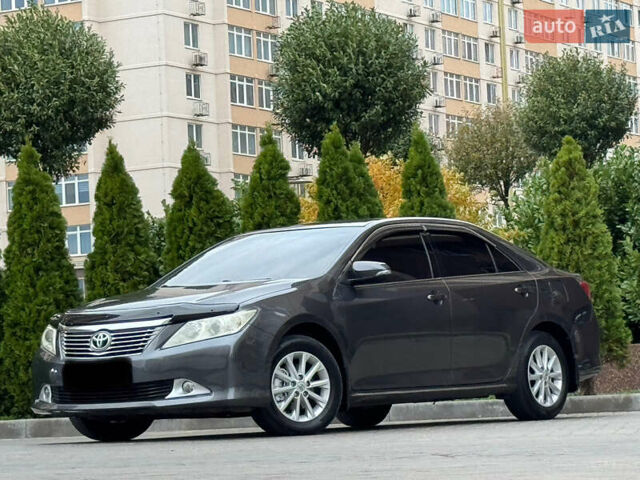 Сірий Тойота Камрі, об'ємом двигуна 2.5 л та пробігом 173 тис. км за 12800 $, фото 1 на Automoto.ua