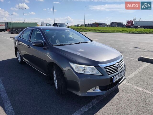 Серый Тойота Камри, объемом двигателя 2.49 л и пробегом 170 тыс. км за 11400 $, фото 1 на Automoto.ua