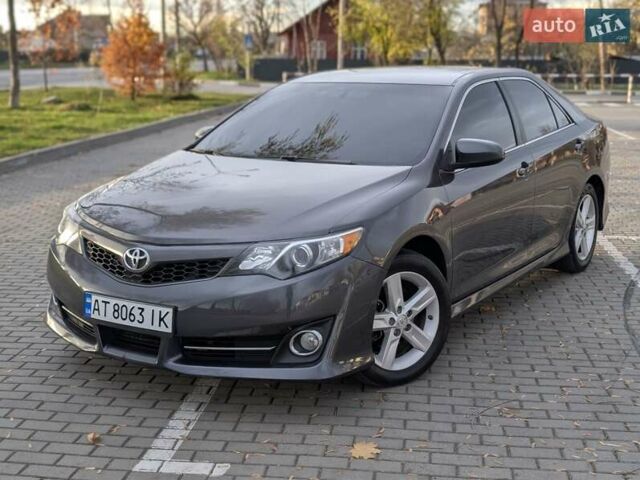 Тойота Камри 2014 в Коломые на Automoto.ua Серый Тойота Камри, объемом двигателя 2.5 л и пробегом 241 тыс. км за 10850 $, фото 1 на Automoto.ua