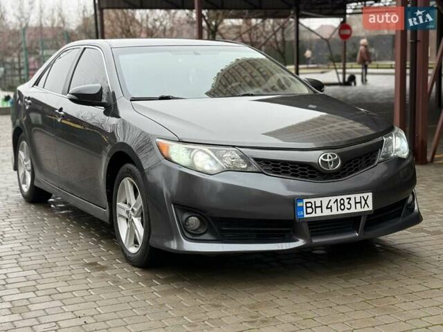 Серый Тойота Камри, объемом двигателя 2.5 л и пробегом 160 тыс. км за 11700 $, фото 1 на Automoto.ua