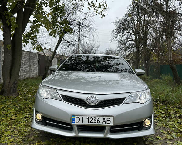 Сірий Тойота Камрі, об'ємом двигуна 2.5 л та пробігом 185 тис. км за 11300 $, фото 1 на Automoto.ua