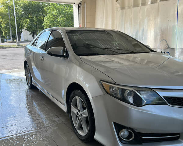 Сірий Тойота Камрі, об'ємом двигуна 2.49 л та пробігом 193 тис. км за 11200 $, фото 1 на Automoto.ua