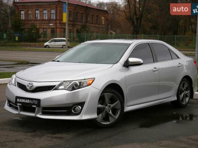 Сірий Тойота Камрі, об'ємом двигуна 2.49 л та пробігом 210 тис. км за 15500 $, фото 1 на Automoto.ua