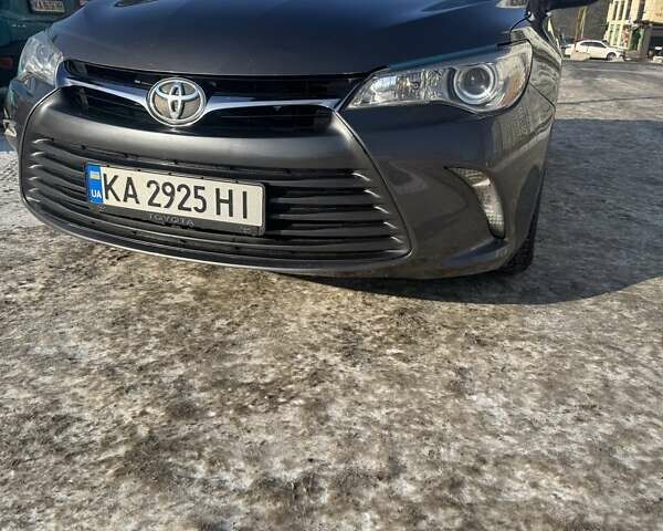 Серый Тойота Камри, объемом двигателя 2.49 л и пробегом 375 тыс. км за 11500 $, фото 1 на Automoto.ua