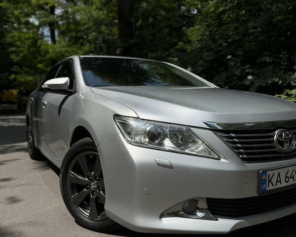 Тойота Камри 2014 в Киеве на Automoto.ua Серый Тойота Камри, объемом двигателя 2.49 л и пробегом 280 тыс. км за 12800 $, фото 1 на Automoto.ua