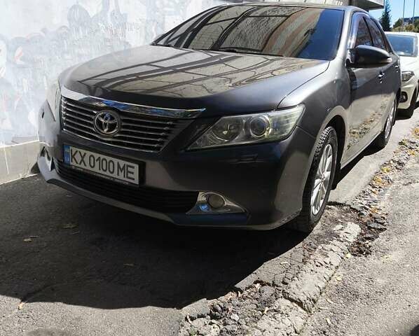 Серый Тойота Камри, объемом двигателя 2.5 л и пробегом 271 тыс. км за 12500 $, фото 1 на Automoto.ua