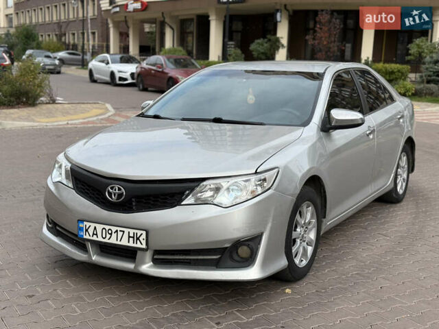Серый Тойота Камри, объемом двигателя 2.5 л и пробегом 175 тыс. км за 7600 $, фото 1 на Automoto.ua