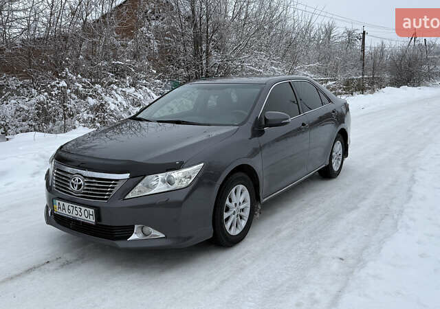 Сірий Тойота Камрі, об'ємом двигуна 2.49 л та пробігом 183 тис. км за 12300 $, фото 1 на Automoto.ua