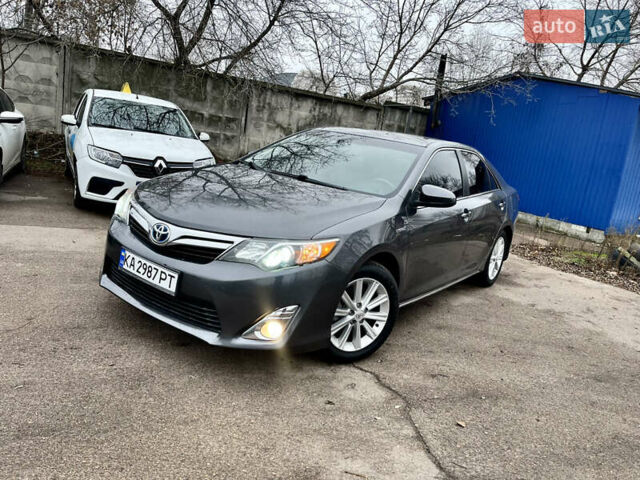 Серый Тойота Камри, объемом двигателя 0 л и пробегом 160 тыс. км за 13700 $, фото 1 на Automoto.ua