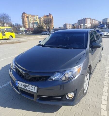 Серый Тойота Камри, объемом двигателя 2.49 л и пробегом 205 тыс. км за 8500 $, фото 1 на Automoto.ua