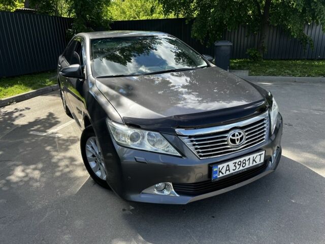 Сірий Тойота Камрі, об'ємом двигуна 2.5 л та пробігом 292 тис. км за 12798 $, фото 1 на Automoto.ua