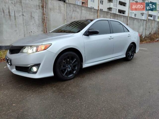 Серый Тойота Камри, объемом двигателя 2.5 л и пробегом 200 тыс. км за 13200 $, фото 1 на Automoto.ua